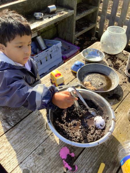 Nursery Explore Outside